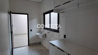CASA A VENDA NO BAIRRO JARDIM ARAGUAIA, COM 3 QUARTOS SENDO UMA SUITE MASTER COM CLOSET.