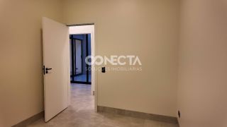 CASA A VENDA NO BAIRRO JARDIM ARAGUAIA, COM 3 QUARTOS SENDO UMA SUITE MASTER COM CLOSET.