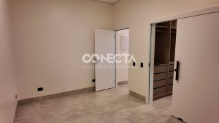 CASA A VENDA NO BAIRRO JARDIM ARAGUAIA, COM 3 QUARTOS SENDO UMA SUITE MASTER COM CLOSET.