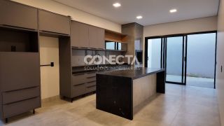CASA A VENDA NO BAIRRO JARDIM ARAGUAIA, COM 3 QUARTOS SENDO UMA SUITE MASTER COM CLOSET.