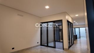 CASA A VENDA NO BAIRRO JARDIM ARAGUAIA, COM 3 QUARTOS SENDO UMA SUITE MASTER COM CLOSET.