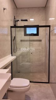 CASA A VENDA NO BAIRRO JARDIM ARAGUAIA, COM 3 QUARTOS SENDO UMA SUITE MASTER COM CLOSET.