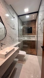 CASA NO BAIRRO JARDIM ITALIA, SEMI MOBILIADA COM OTIMA LOCALIZAÇÃO,COM 3 QUARTOS E 4 BANHEIROS.