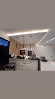 CASA NO BAIRRO JARDIM ITALIA, SEMI MOBILIADA COM OTIMA LOCALIZAÇÃO,COM 3 QUARTOS E 4 BANHEIROS.