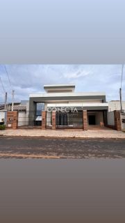 CASA NO BAIRRO JARDIM ITALIA, SEMI MOBILIADA COM OTIMA LOCALIZAÇÃO,COM 3 QUARTOS E 4 BANHEIROS.