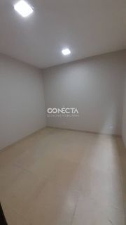 CASA  DE ESQUINA A VENDA NO BAIRRO CIDADE NOVA, COM TRÊS QUARTOS.