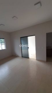 CASA  DE ESQUINA A VENDA NO BAIRRO CIDADE NOVA, COM TRÊS QUARTOS.