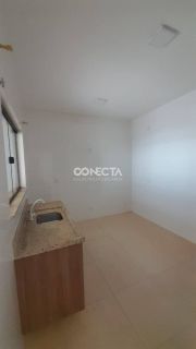 CASA  DE ESQUINA A VENDA NO BAIRRO CIDADE NOVA, COM TRÊS QUARTOS.