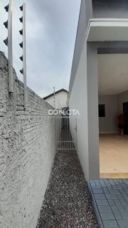 CASA  DE ESQUINA A VENDA NO BAIRRO CIDADE NOVA, COM TRÊS QUARTOS.