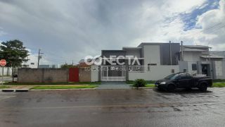 CASA  DE ESQUINA A VENDA NO BAIRRO CIDADE NOVA, COM TRÊS QUARTOS.