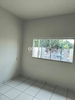 CASA  Á VENDA NO BAIRRO ARARA AZUL, COM 2 QUARTOS.