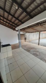 CASA Á VENDA NO BAIRRO ARARA  AZUL, DOIS QUARTOS.