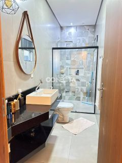 CASA DISPONÍVEL PARA  VENDA NO BAIRRO MONTSERRAT, TRÊS QUARTOS,SENDO UM SUÍTE.