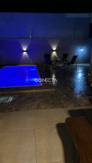 CASA DISPONÍVEL PARA  VENDA NO BAIRRO MONTSERRAT, TRÊS QUARTOS,SENDO UM SUÍTE.