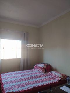 CASA Á VENDA NO BAIRRO FLOR DO CERRADO,DOIS QUARTOS E SENDO UMA SUÍTE.