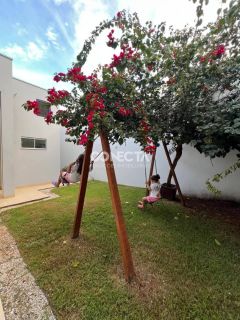 Casa Para Vender com 3 quartos 1 suítes no bairro Residencial Flamboyant  em Nova Mutum MT