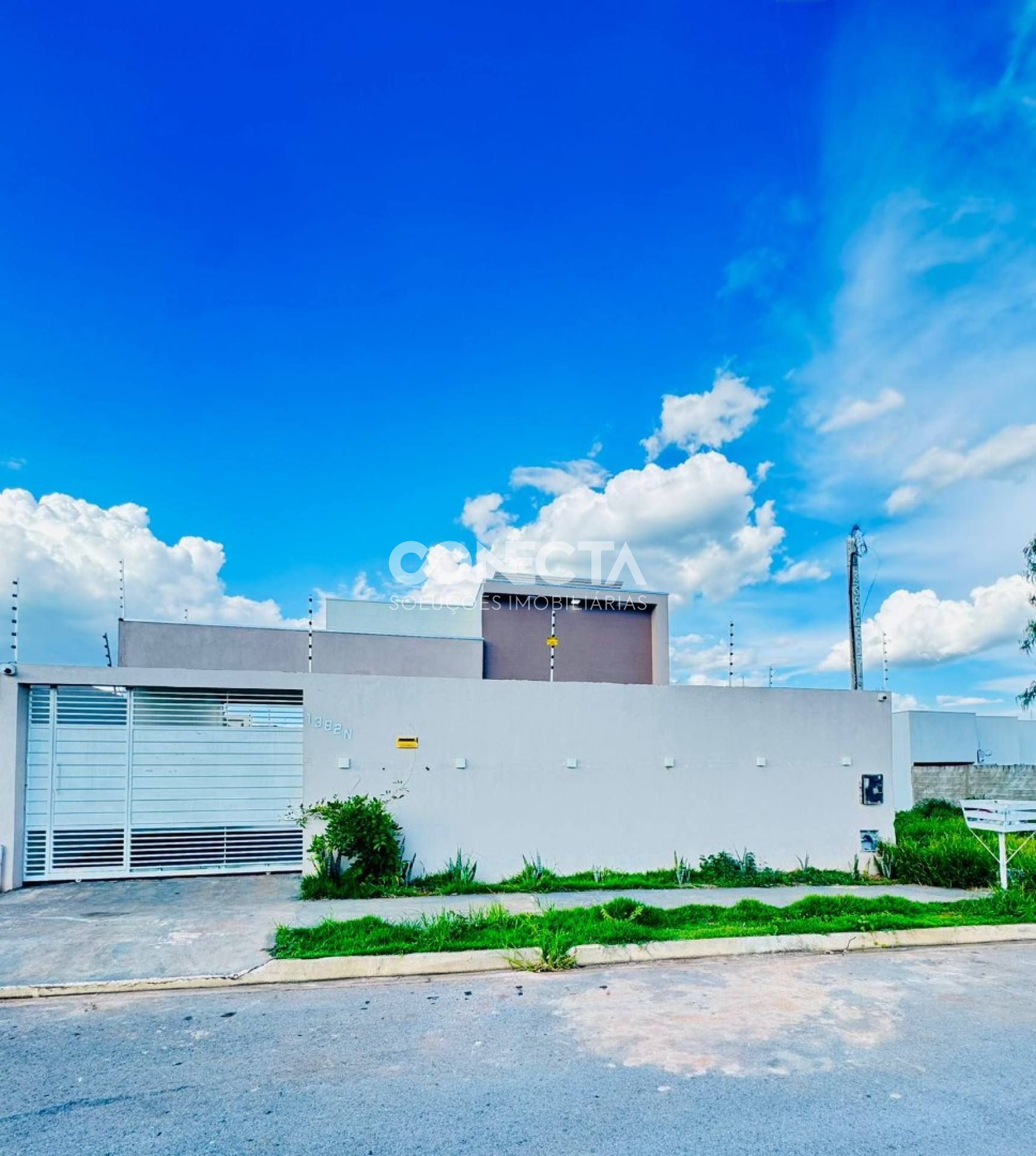 Casa Com piscina Para Vender com 3 quartos 1 suítes no bairro Montserrat em Nova Mutum MT