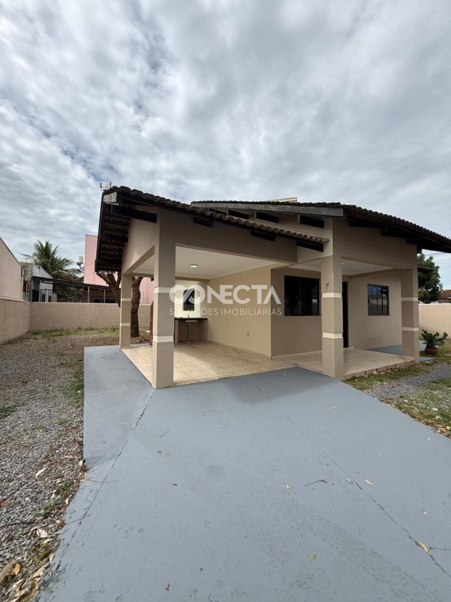 Casa Para Vender com 3 quartos sendo  1 suíte no bairro Lírios do Campo em Nova Mutum MT