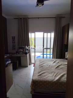 Casa Para Vender com piscina com 4 quartos sendo 2 suítes no bairro Jardim Araguaia 1 em Nova Mutum MT