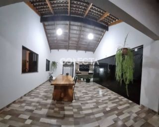 Casa para locação com piscina, 4 quartos (1 suíte) e escritório Nova Mutum MT