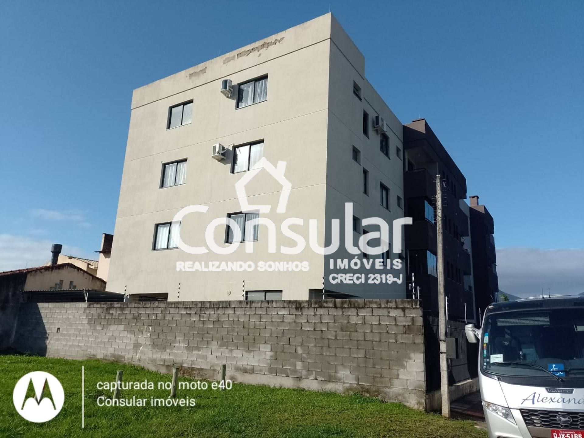Apartamento Para Vender com 03 quartos 1 suítes no bairro Aririú em Palhoça