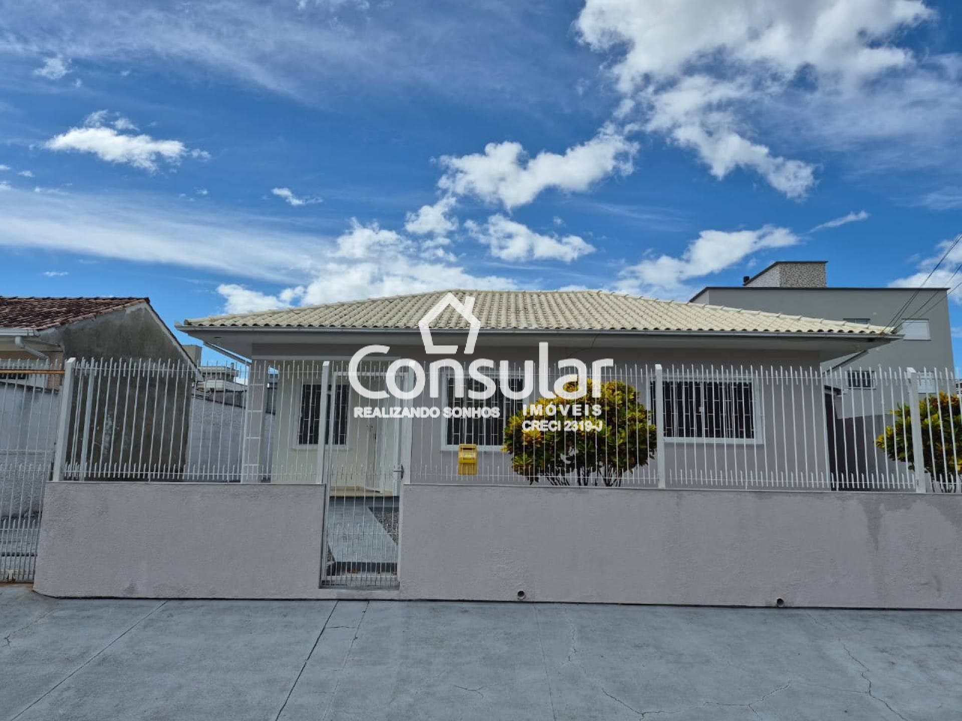 Casa Para Alugar com 3 quartos no bairro Aririú em Palhoça