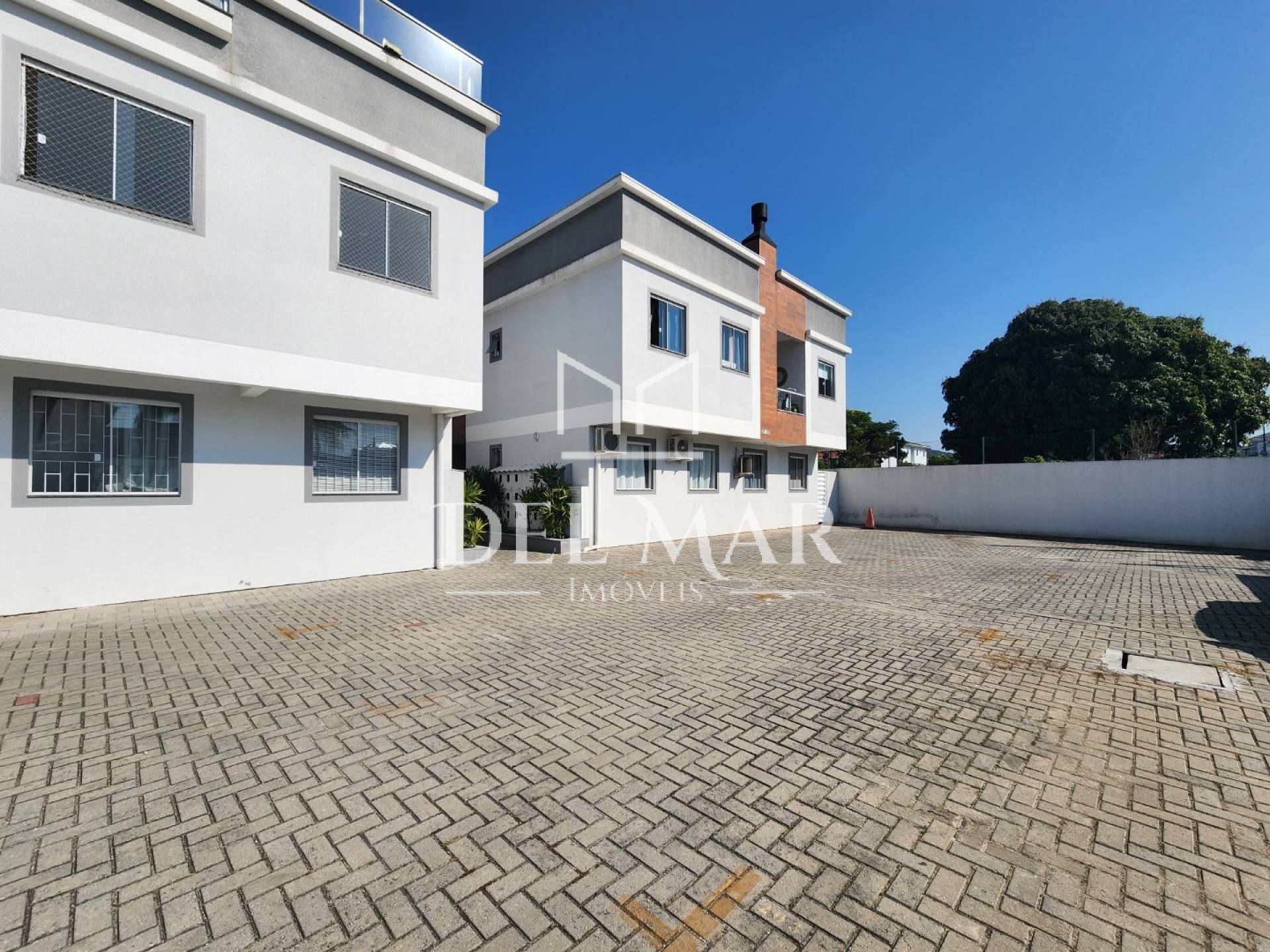 Apartamento de 2 quartos com garagem