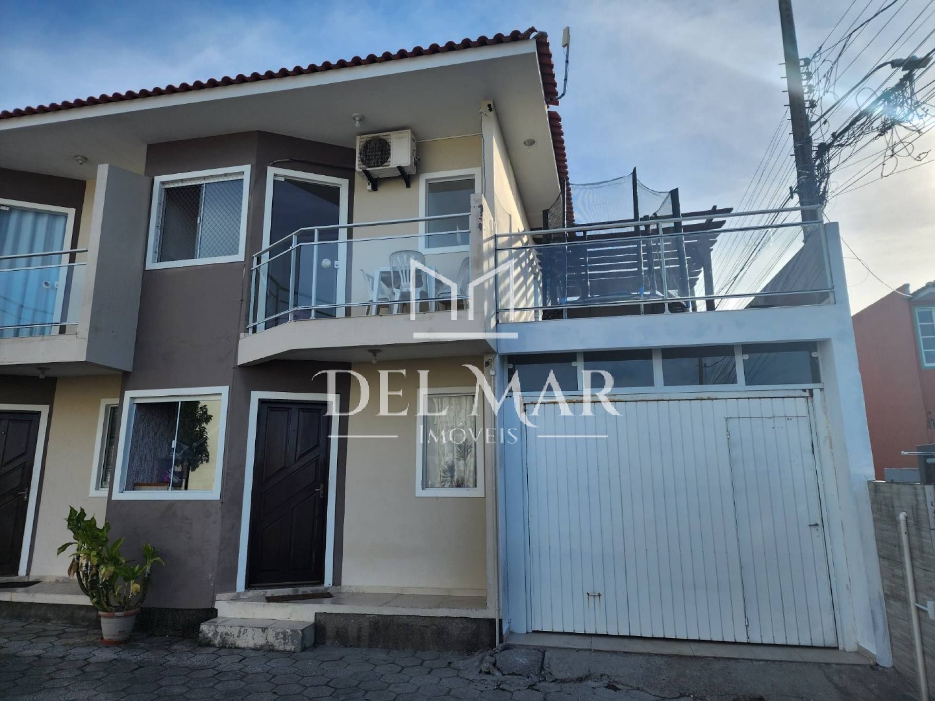 Sobrado com terraço
