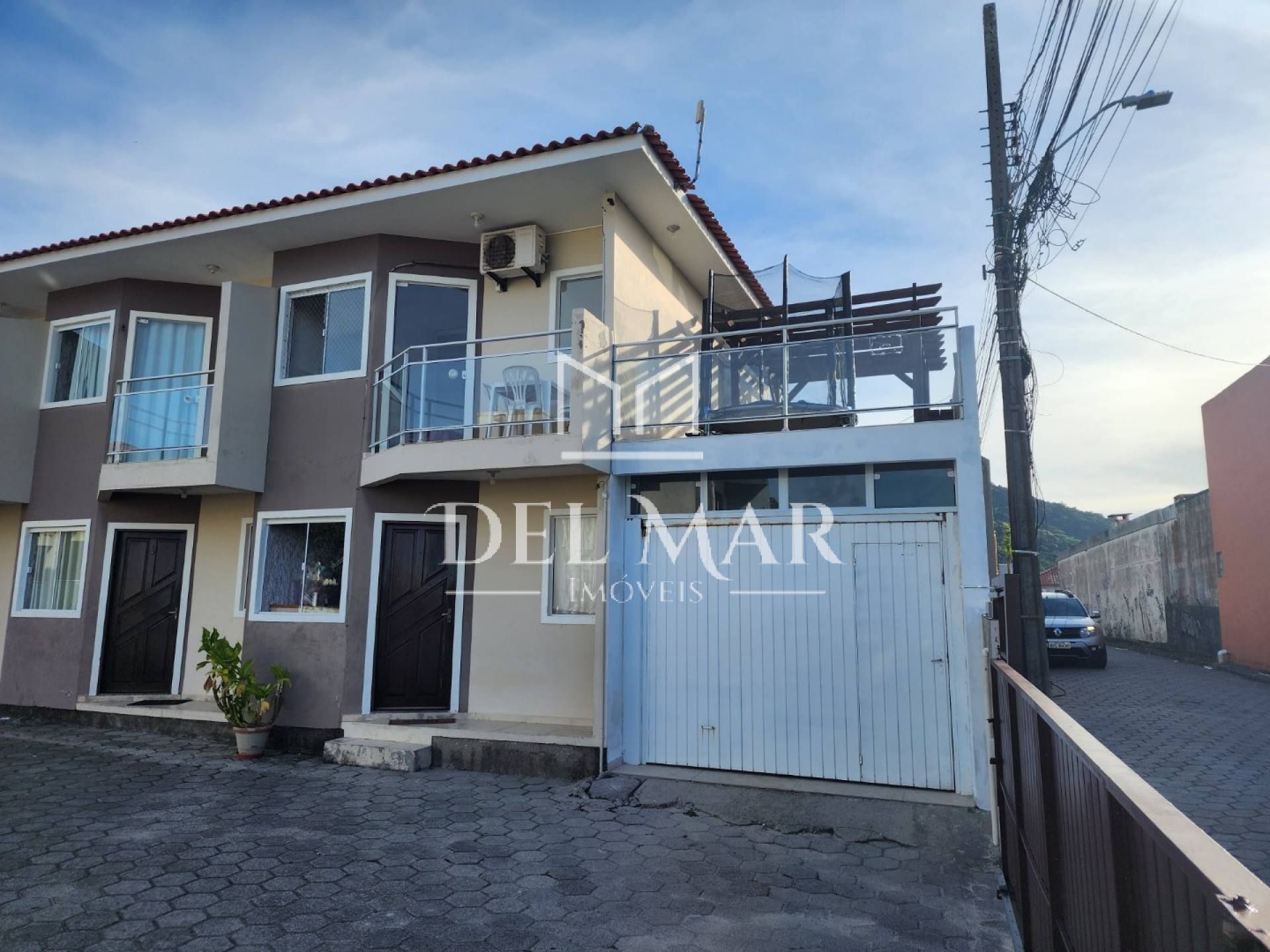 Sobrado com terraço