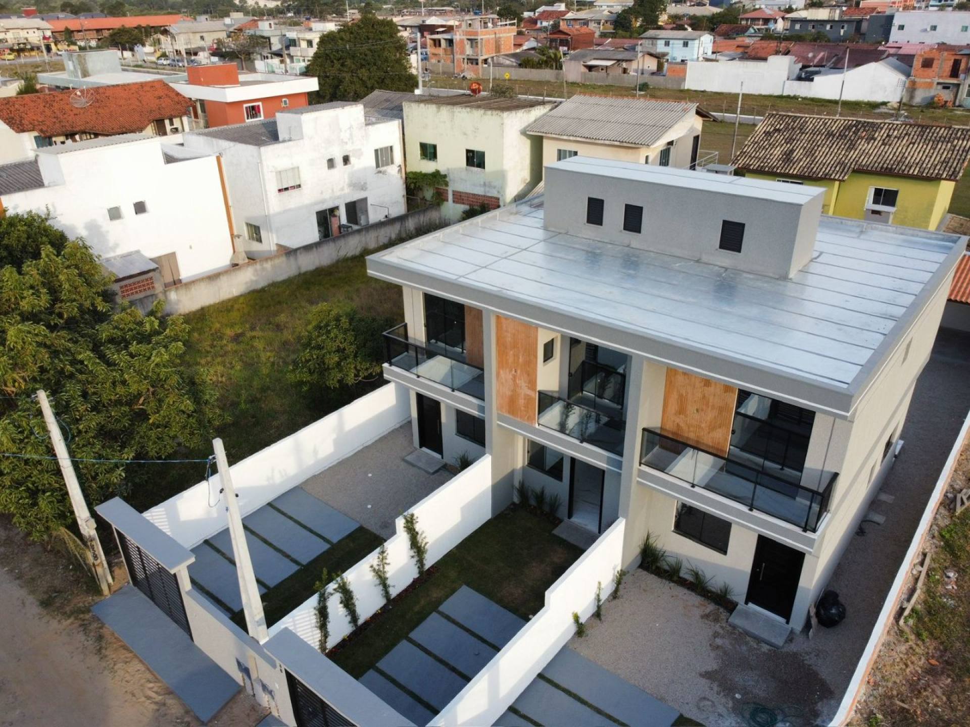 SOBRADO A VENDA EM RIO VERMELHO