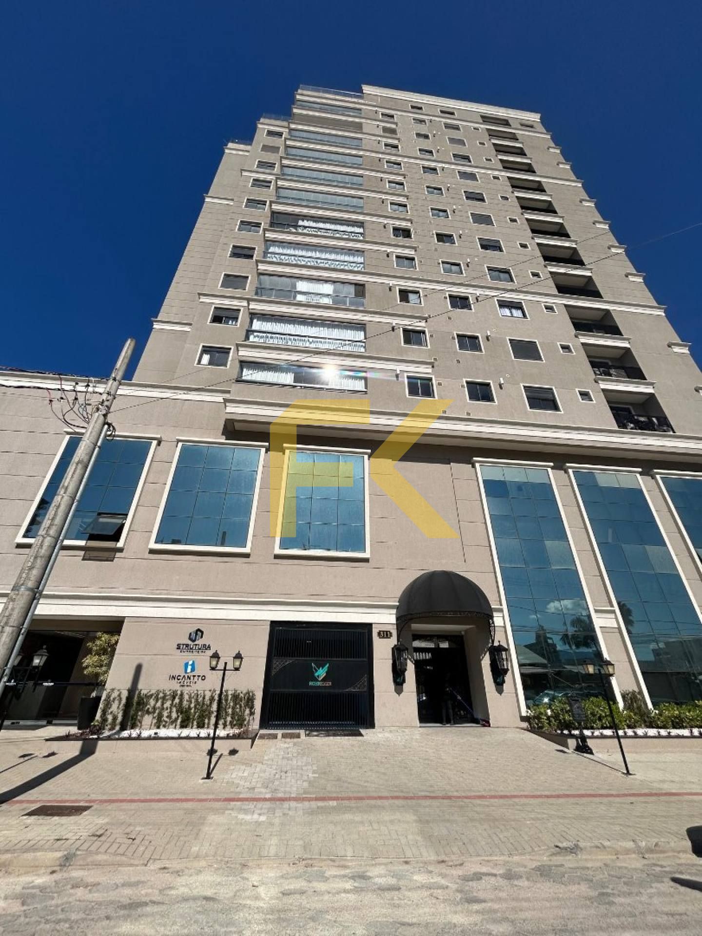 APARTAMENTO NOVO - 1 SUÍTE + 2 DEMI-SUÍTE