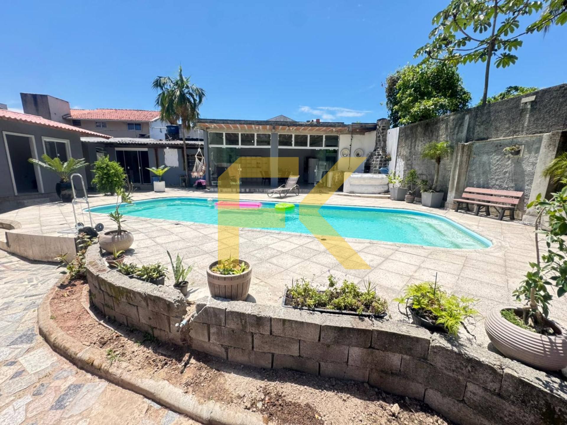 Casa com piscina -