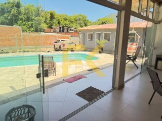 Casa com piscina -