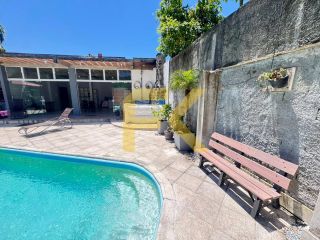 Casa com piscina -