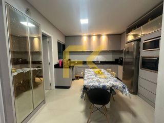 SOBRADO À VENDA - BALNEÁRIO PEREQUÊ