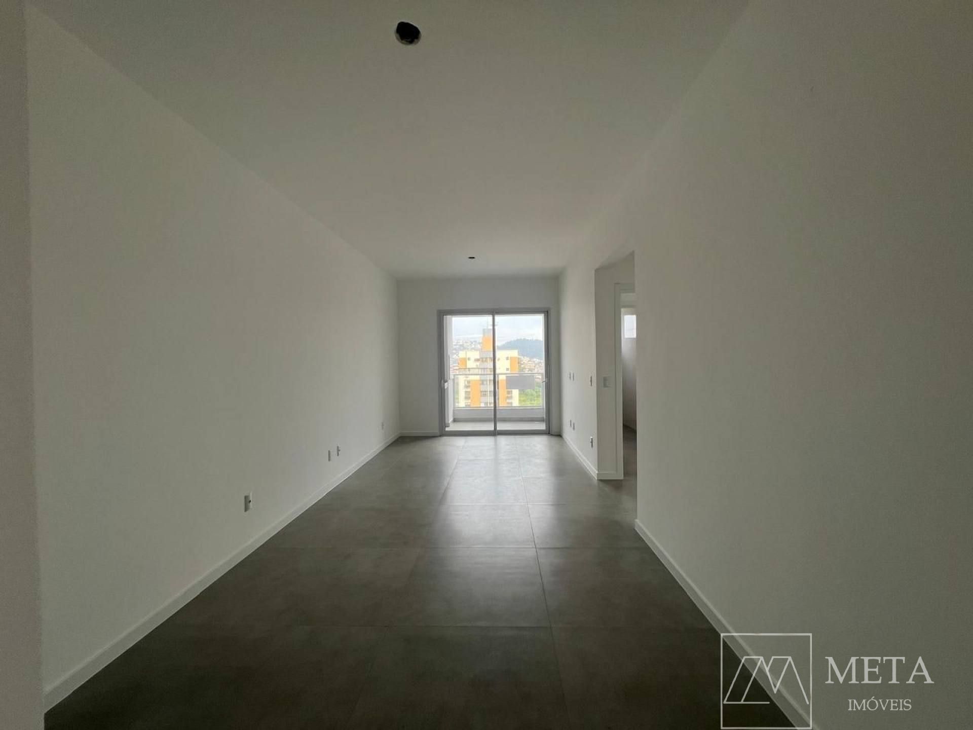 Apartamento de 2 dormitórios (1 suíte) em Barreiros - São José/SC