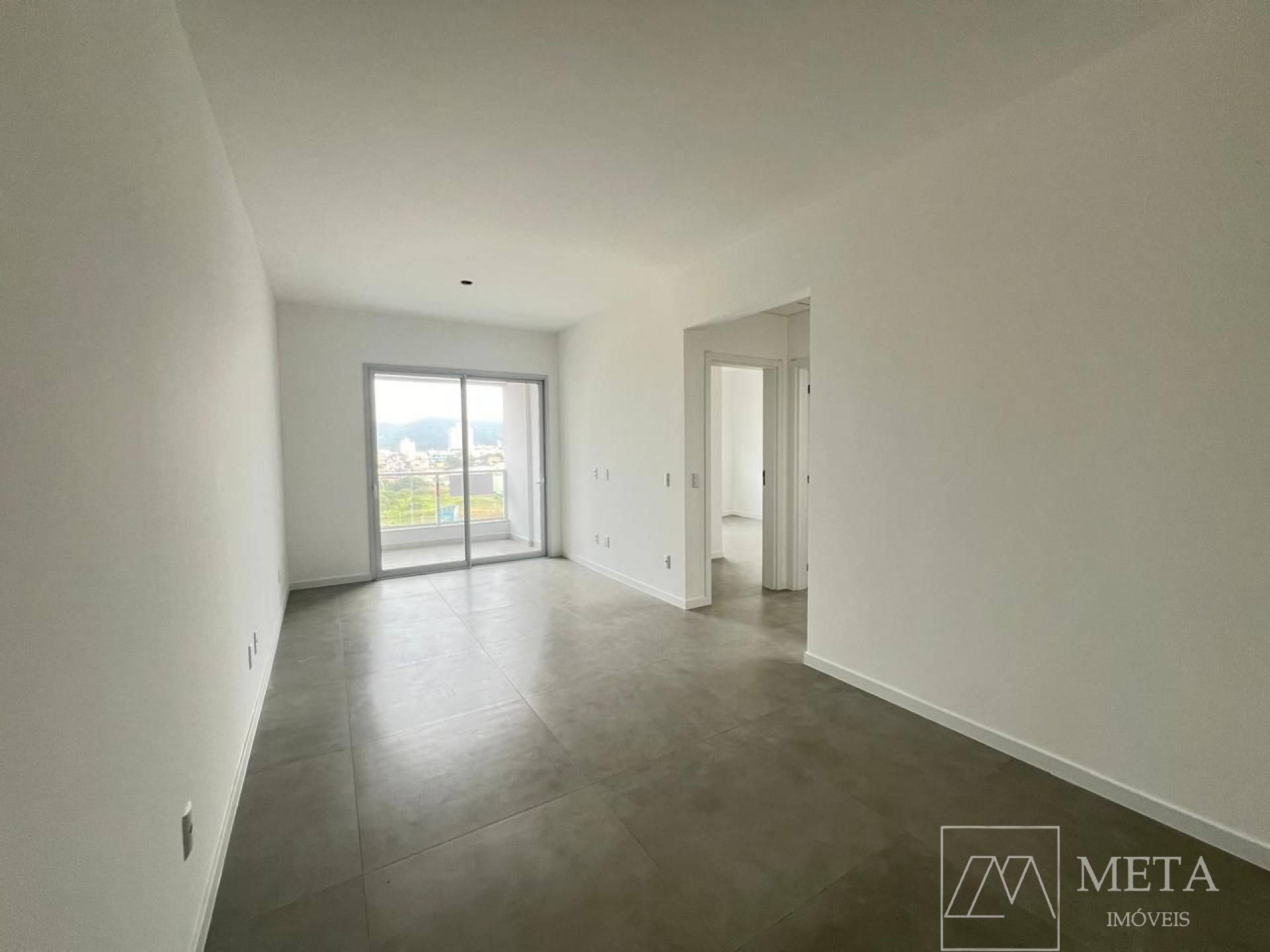 Apartamento de 2 dormitórios (1 suíte) em Barreiros - São José/SC