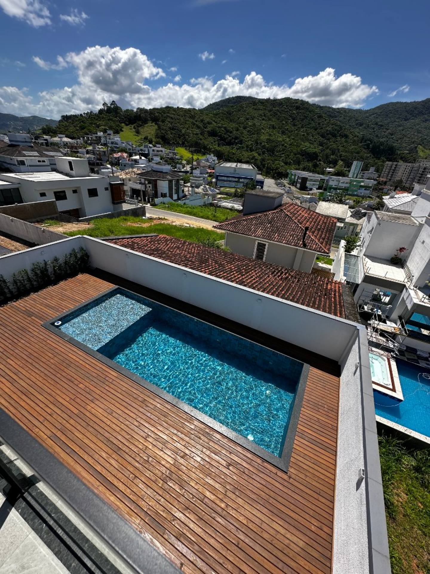 Casa Alto Padrão com 3 dormitórios e 2 suítes no Pedra Branca - Palhoça/SC