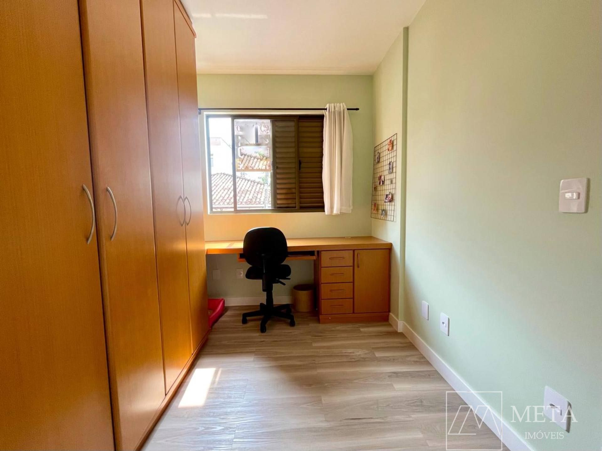 Apartamento de 3 dormitórios (1 suíte) em Coqueiros - Florianópolis/SC