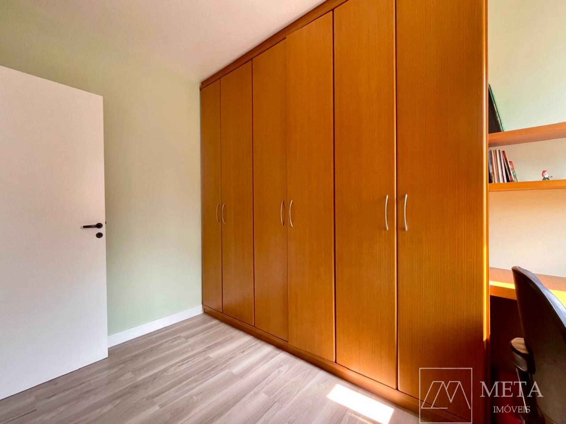 Apartamento de 3 dormitórios (1 suíte) em Coqueiros - Florianópolis/SC