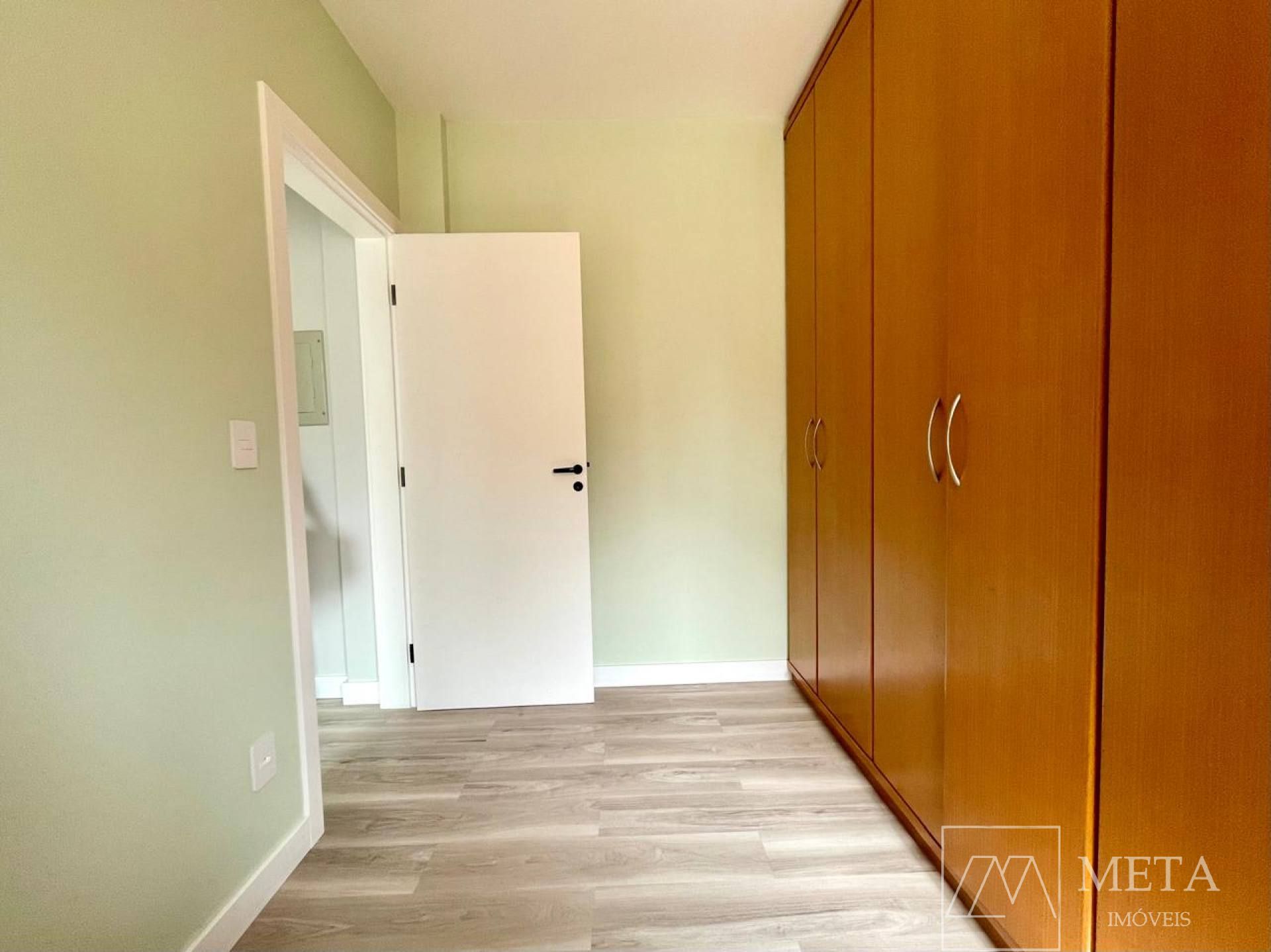 Apartamento de 3 dormitórios (1 suíte) em Coqueiros - Florianópolis/SC