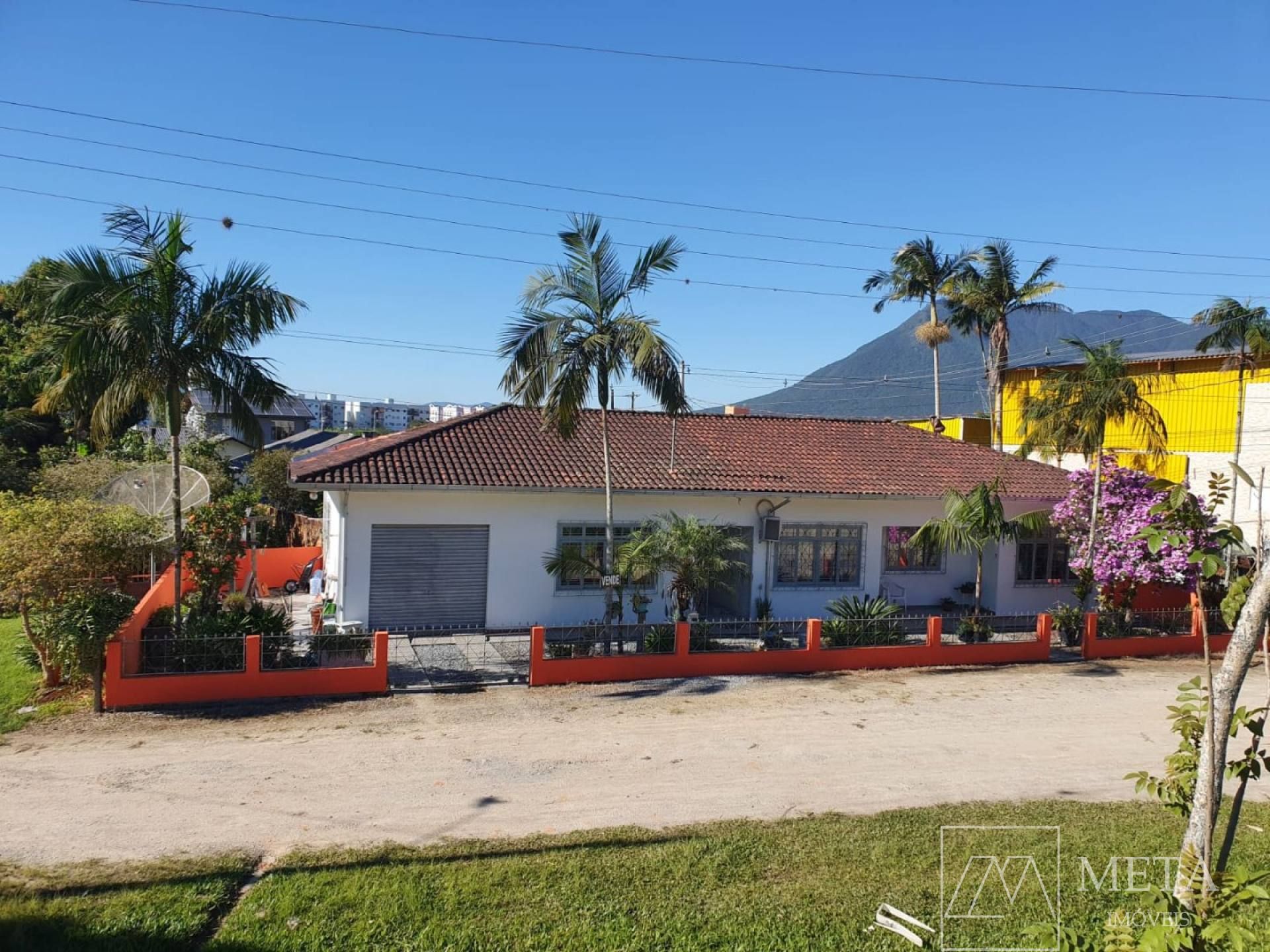 Casa com 4 quartos no bairro Aririú em Palhoça