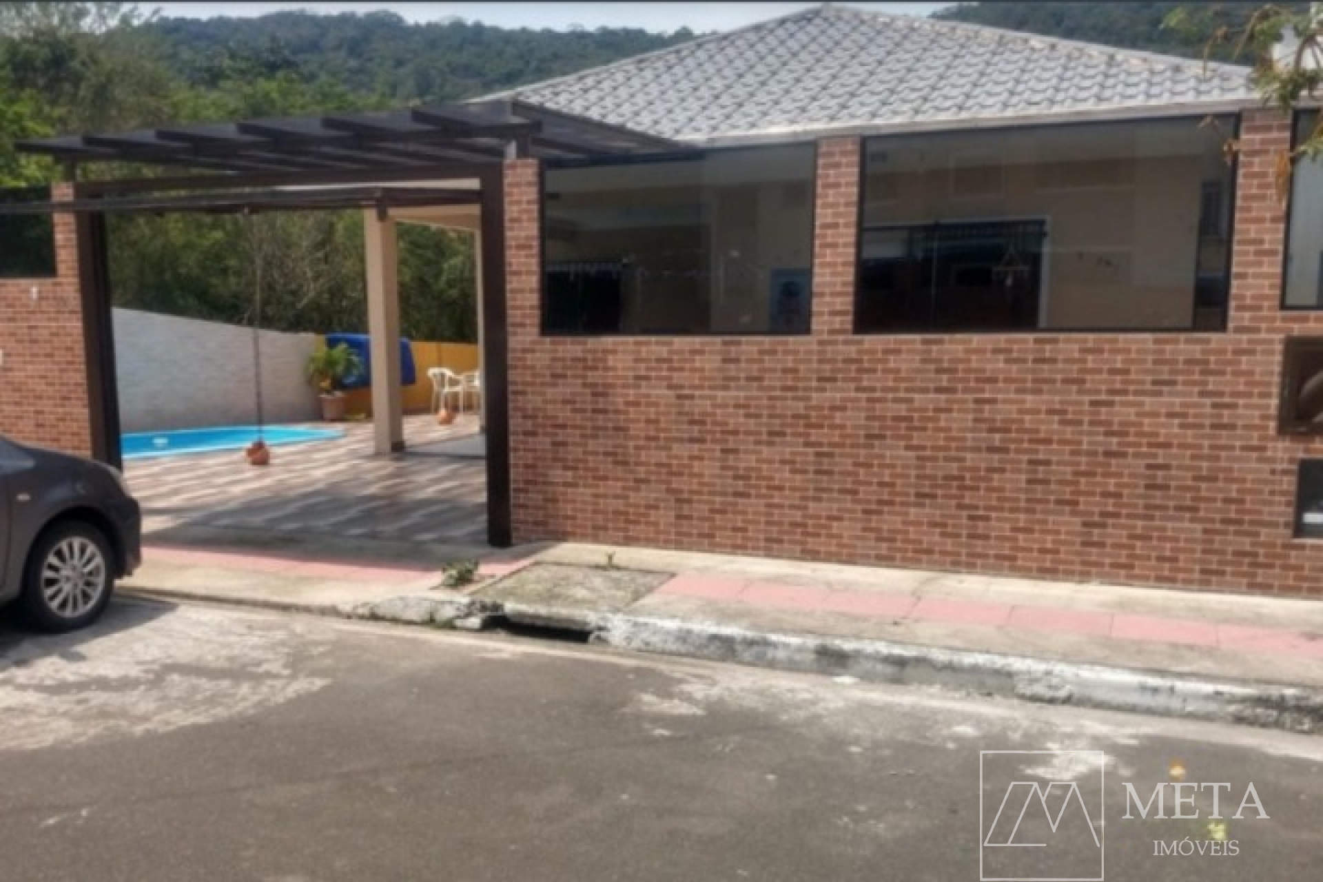 Casa de 3 dormitórios em Potecas - São José/SC