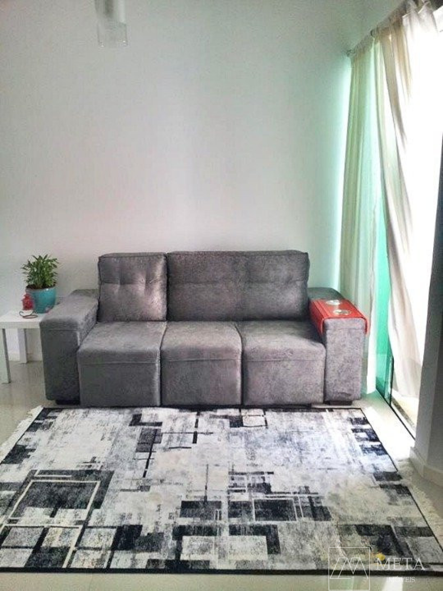 Apartamento de 3 (com 1 suíte) dormitórios em Areias - São José/SC