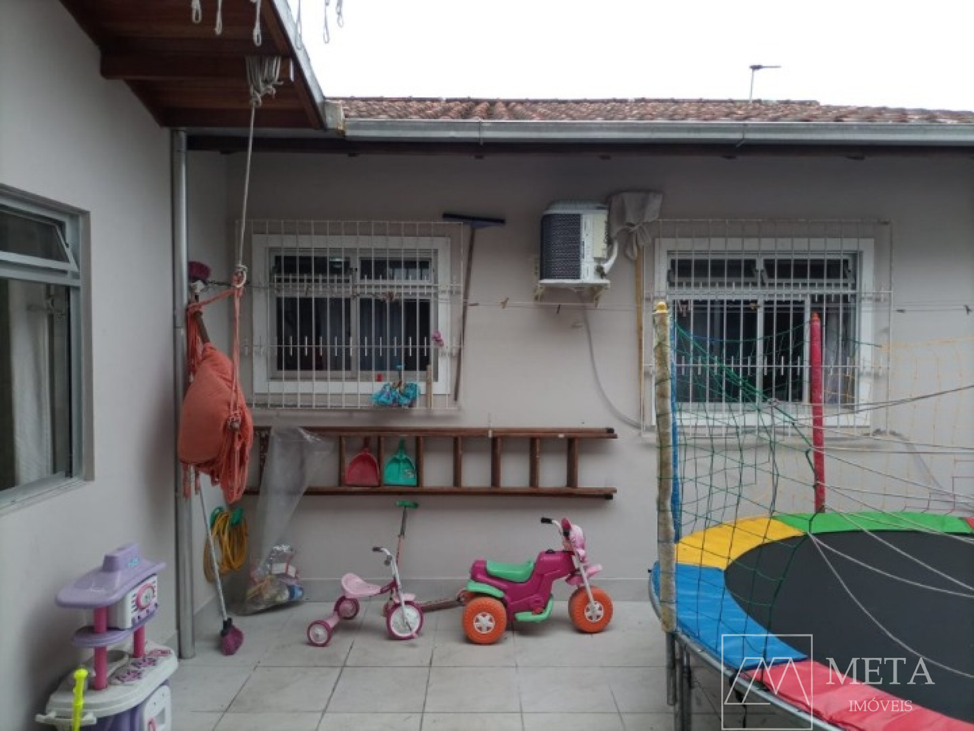 Casa de 3 dormitórios (1 suíte) em Forquilhas - São José/SC