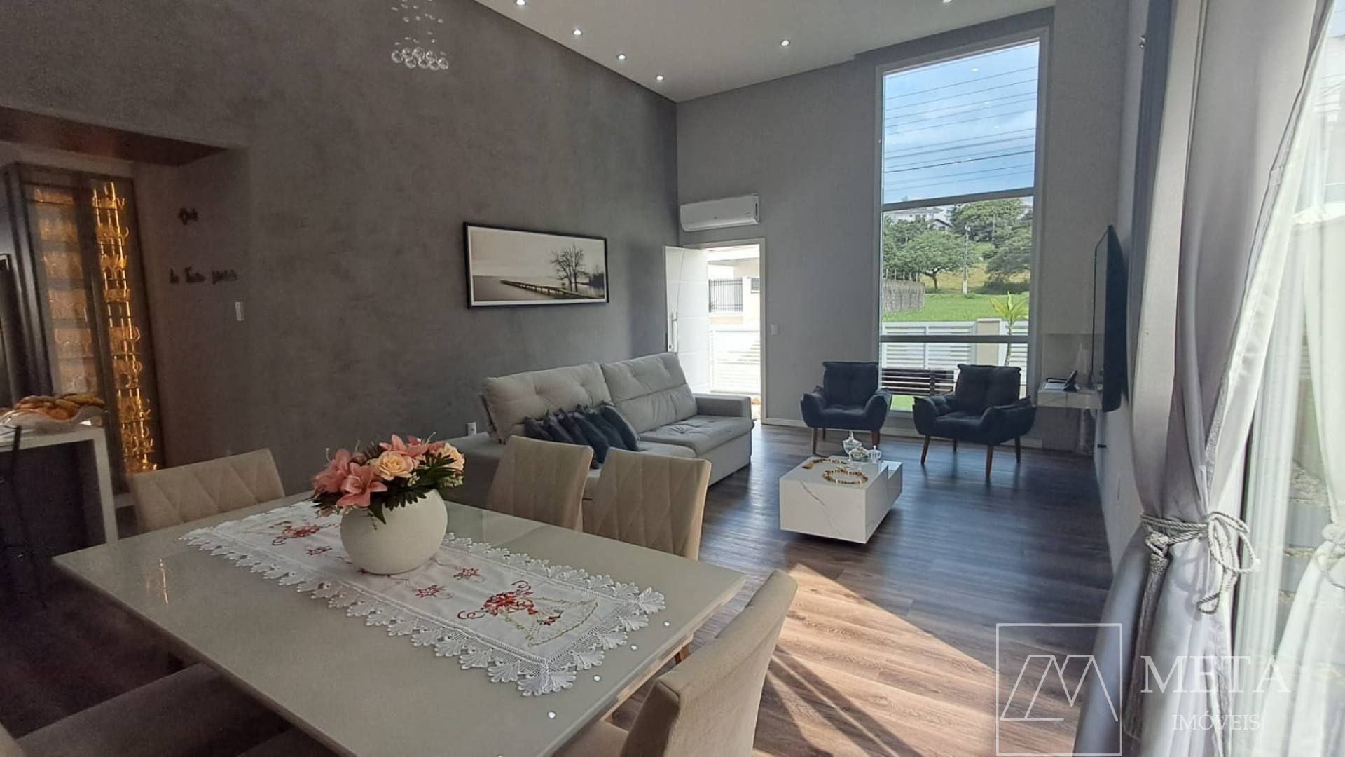Casa de Alto Padrão com 3 dormitórios (1 suíte) na Pedra Branca - Palhoça/SC