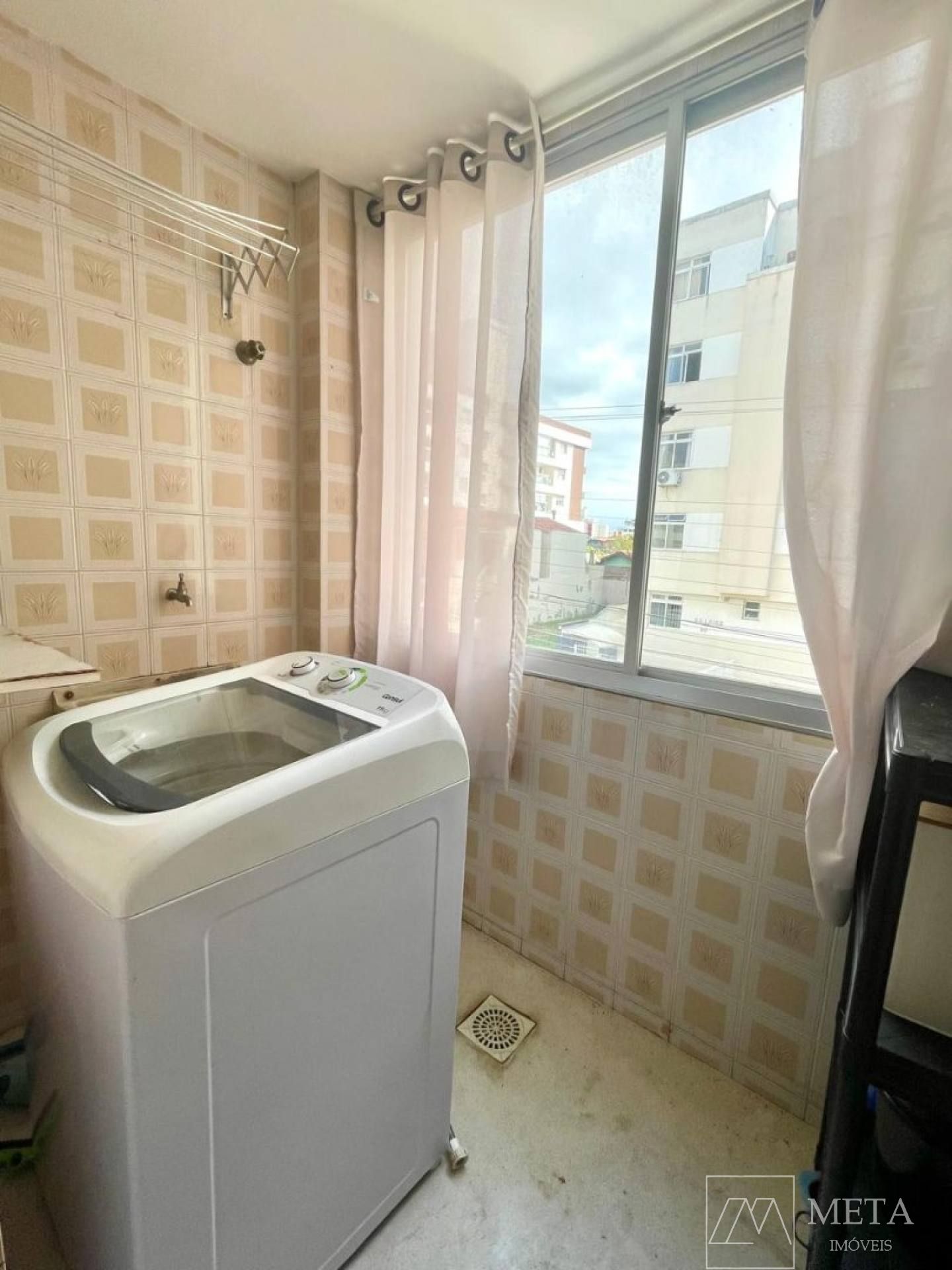 Apartamento de 2 dormitórios em Coqueiros - Florianópolis/SC