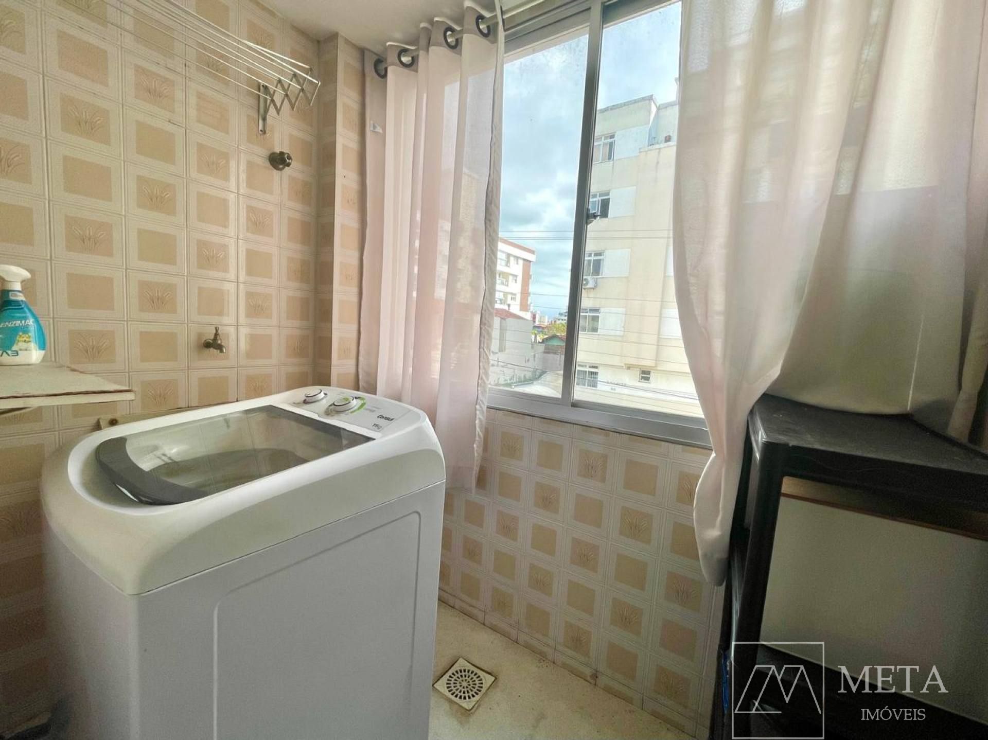 Apartamento de 2 dormitórios em Coqueiros - Florianópolis/SC