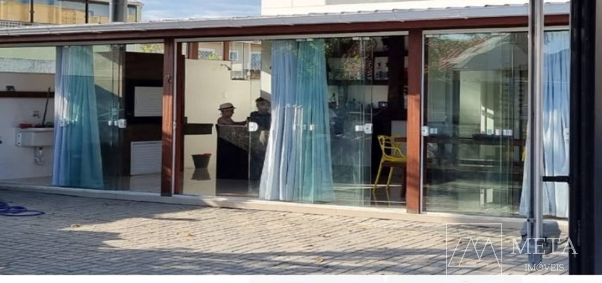 Casa de 4 dormitórios (1 suíte) na Praia da Pinheira - Palhoça/SC