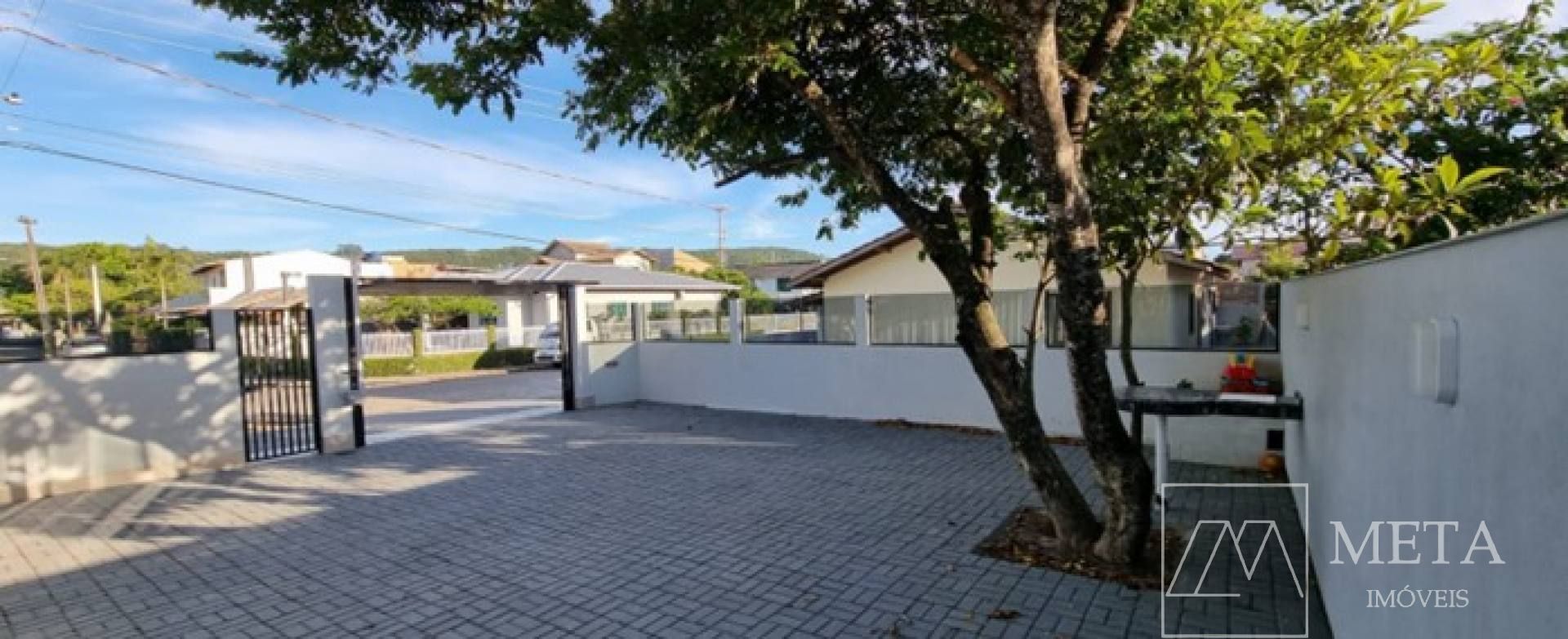 Casa de 4 dormitórios (1 suíte) na Praia da Pinheira - Palhoça/SC